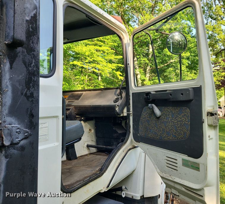 image for item LX9566 2000 Mack CS250P  dump flatbed truck