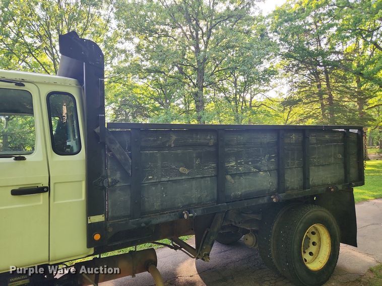 image for item LX9566 2000 Mack CS250P  dump flatbed truck