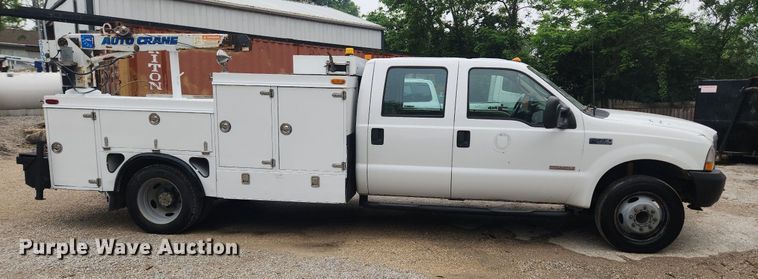 image for item LX9567 2003 Ford F550 Super Duty XL  Crew Cab utility / service truck
