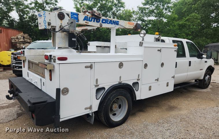 image for item LX9567 2003 Ford F550 Super Duty XL  Crew Cab utility / service truck