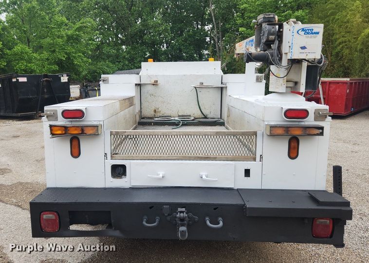 image for item LX9567 2003 Ford F550 Super Duty XL  Crew Cab utility / service truck