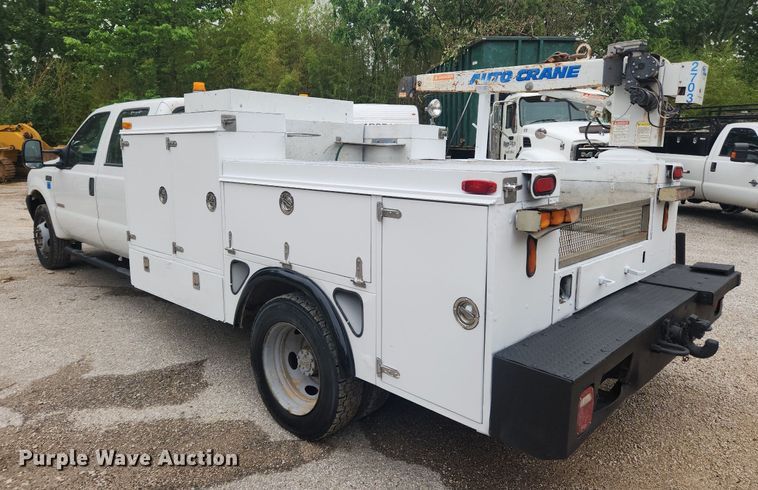 image for item LX9567 2003 Ford F550 Super Duty XL  Crew Cab utility / service truck