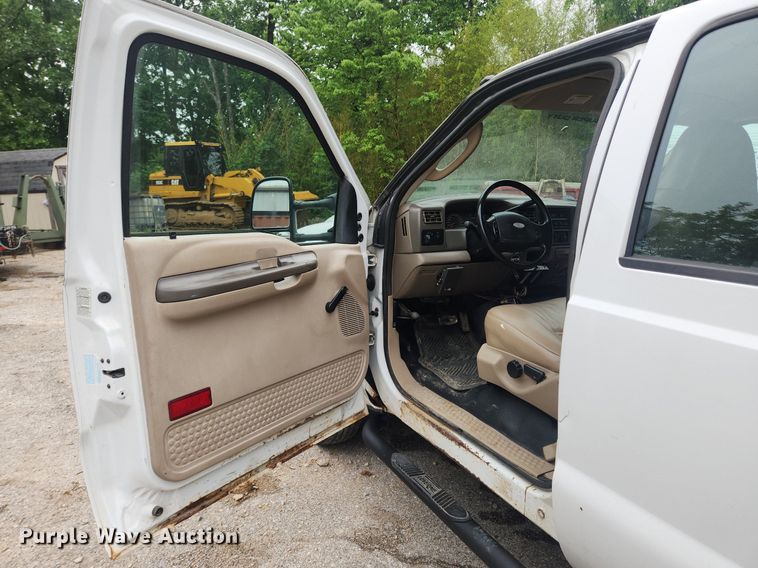 image for item LX9567 2003 Ford F550 Super Duty XL  Crew Cab utility / service truck