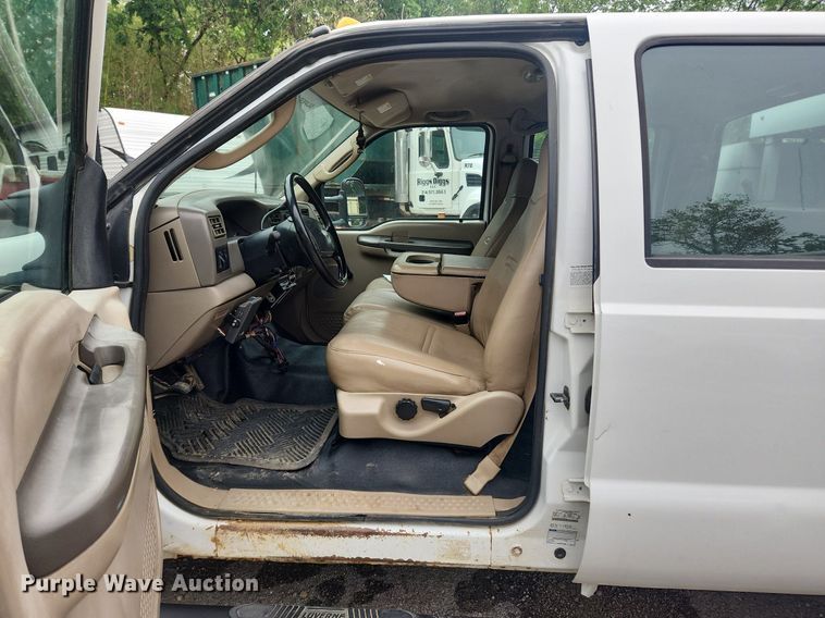 image for item LX9567 2003 Ford F550 Super Duty XL  Crew Cab utility / service truck