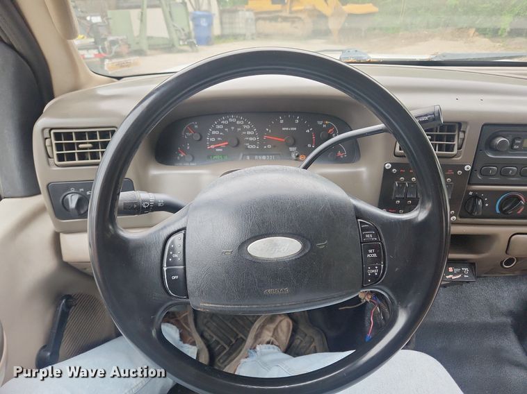 image for item LX9567 2003 Ford F550 Super Duty XL  Crew Cab utility / service truck