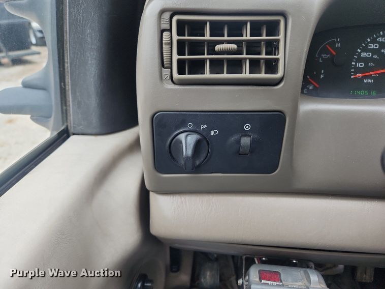 image for item LX9567 2003 Ford F550 Super Duty XL  Crew Cab utility / service truck