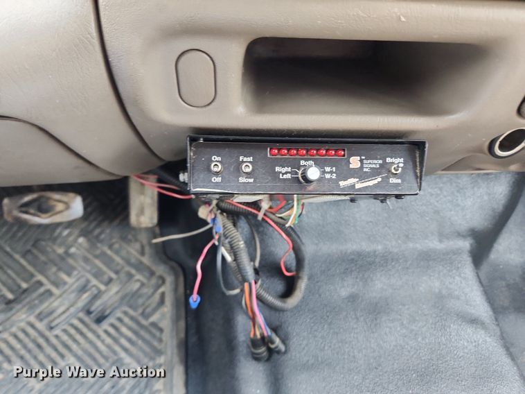 image for item LX9567 2003 Ford F550 Super Duty XL  Crew Cab utility / service truck