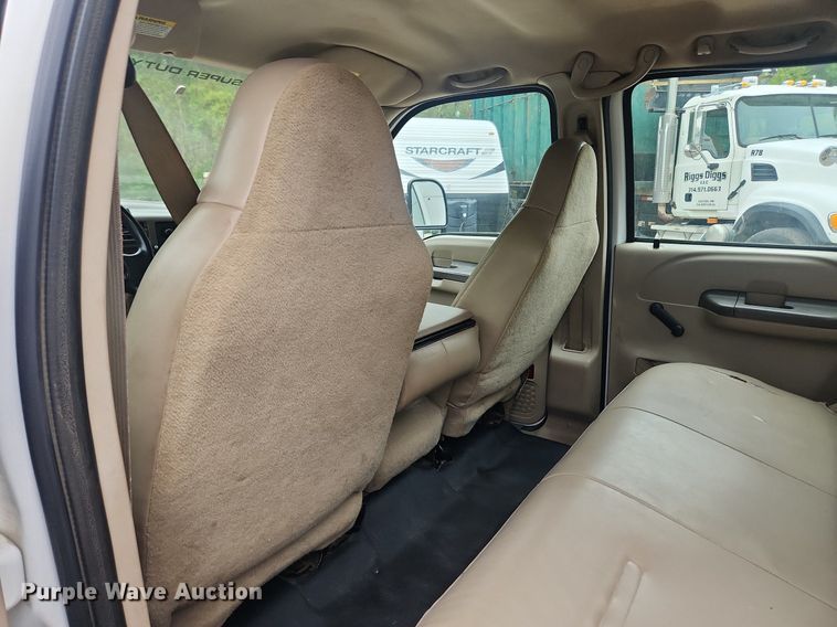 image for item LX9567 2003 Ford F550 Super Duty XL  Crew Cab utility / service truck