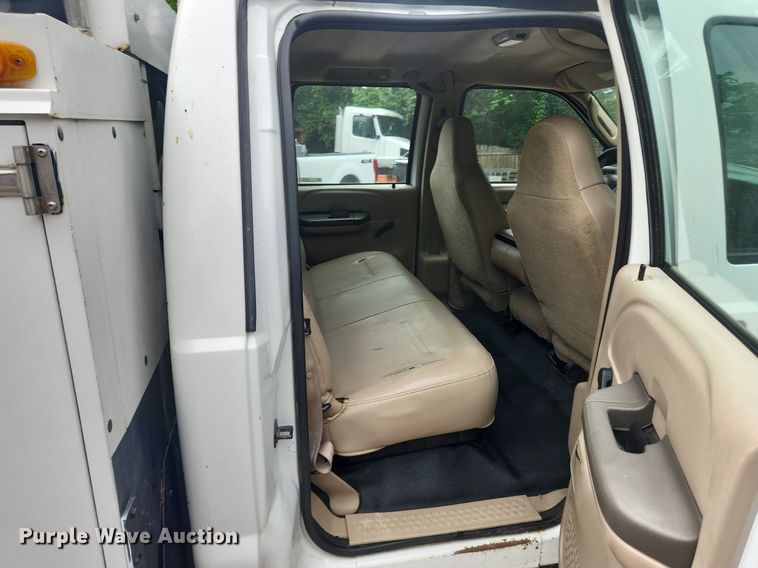image for item LX9567 2003 Ford F550 Super Duty XL  Crew Cab utility / service truck