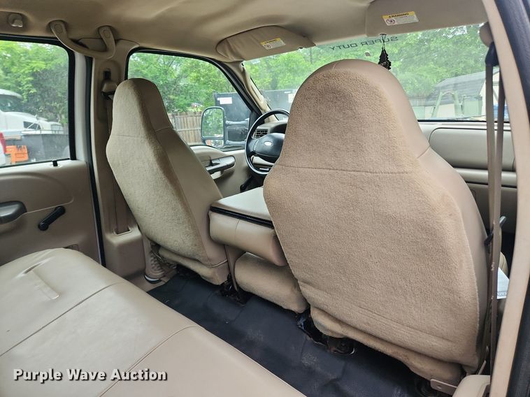 image for item LX9567 2003 Ford F550 Super Duty XL  Crew Cab utility / service truck