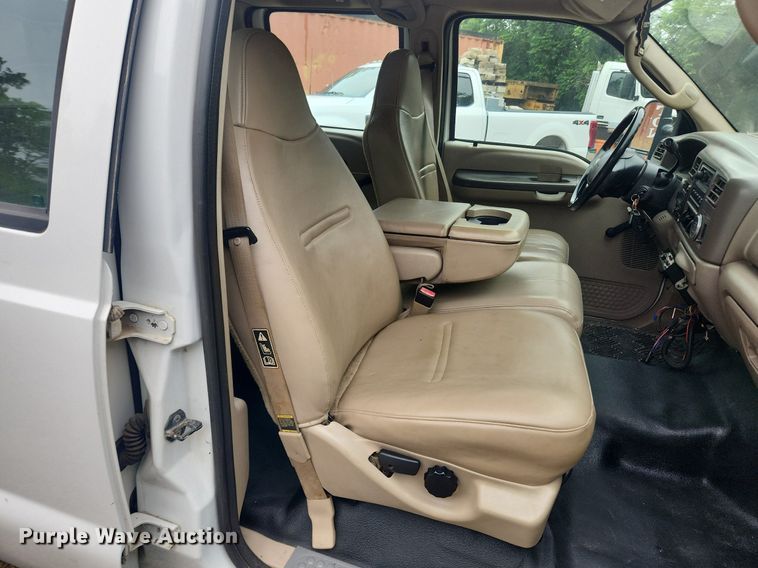 image for item LX9567 2003 Ford F550 Super Duty XL  Crew Cab utility / service truck