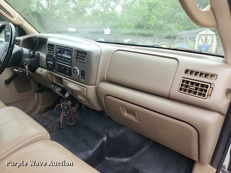 image for item LX9567 2003 Ford F550 Super Duty XL  Crew Cab utility / service truck