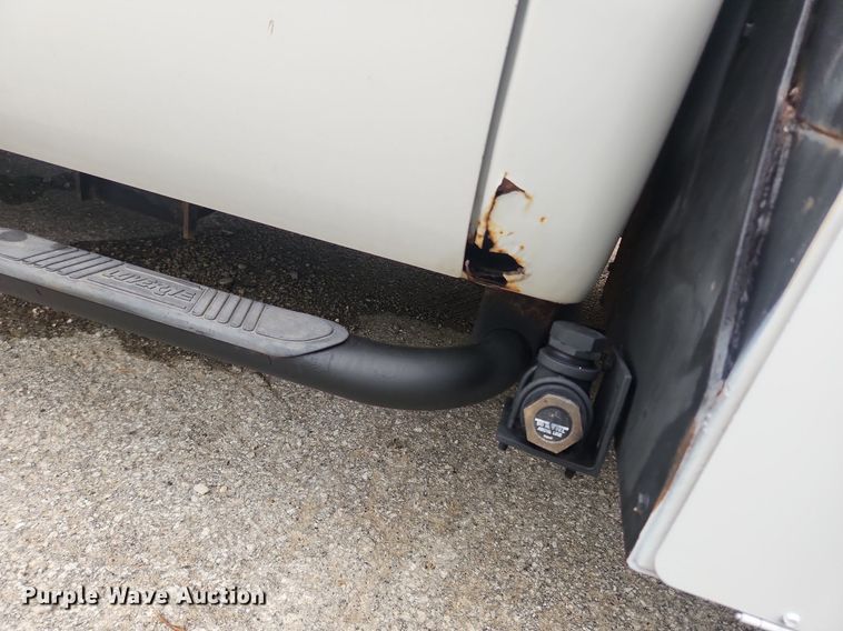 image for item LX9567 2003 Ford F550 Super Duty XL  Crew Cab utility / service truck