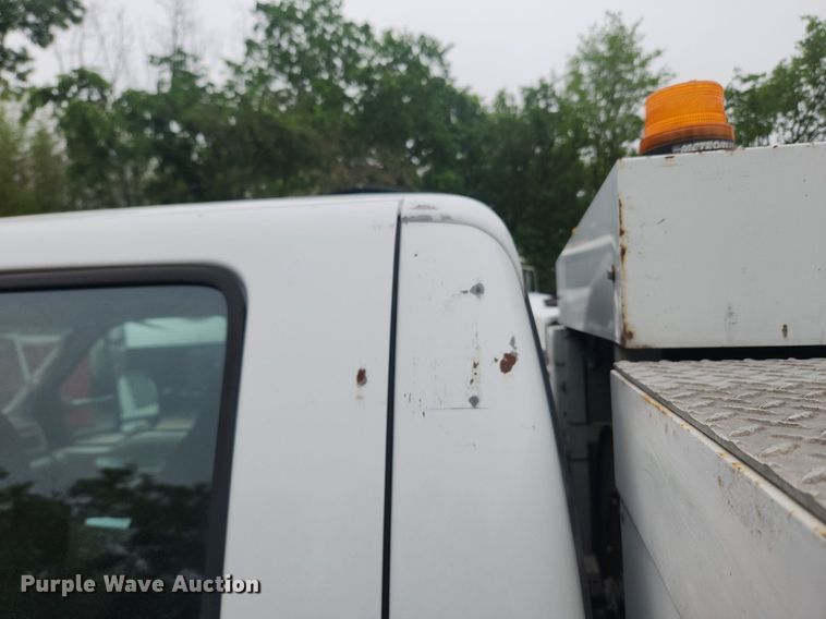 image for item LX9567 2003 Ford F550 Super Duty XL  Crew Cab utility / service truck