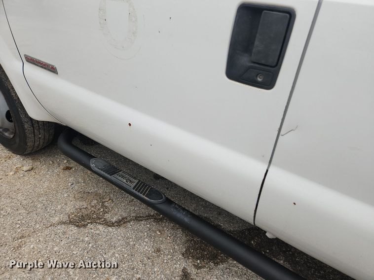 image for item LX9567 2003 Ford F550 Super Duty XL  Crew Cab utility / service truck