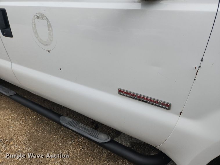 image for item LX9567 2003 Ford F550 Super Duty XL  Crew Cab utility / service truck