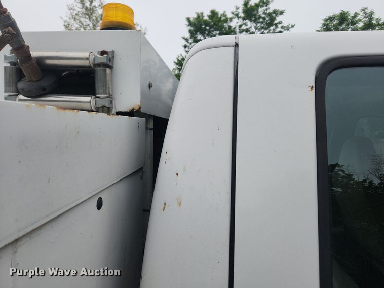 image for item LX9567 2003 Ford F550 Super Duty XL  Crew Cab utility / service truck