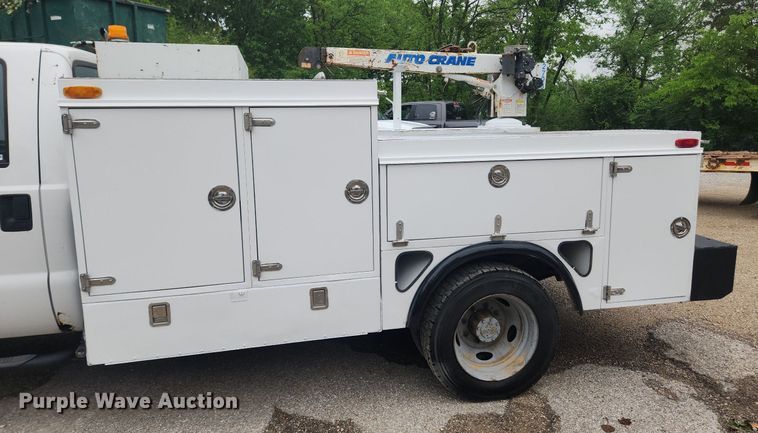 image for item LX9567 2003 Ford F550 Super Duty XL  Crew Cab utility / service truck