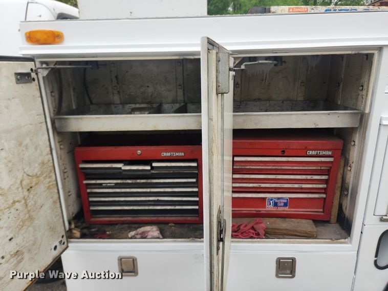 image for item LX9567 2003 Ford F550 Super Duty XL  Crew Cab utility / service truck