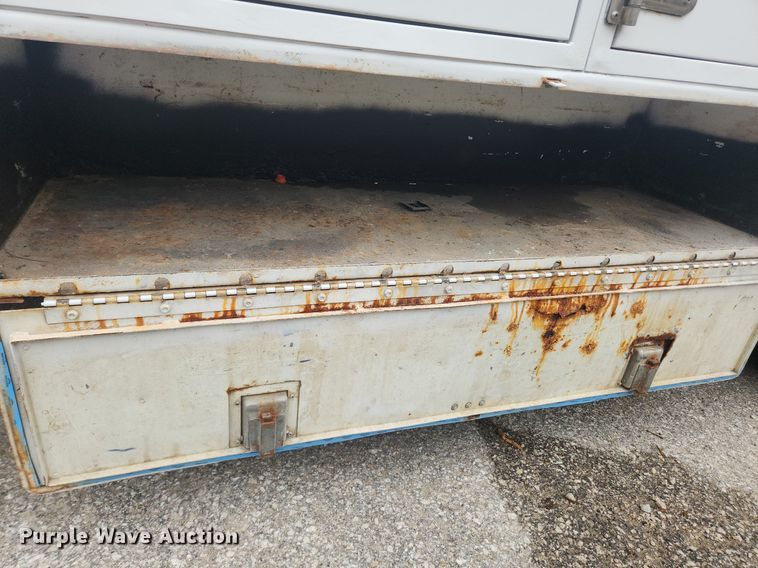 image for item LX9567 2003 Ford F550 Super Duty XL  Crew Cab utility / service truck