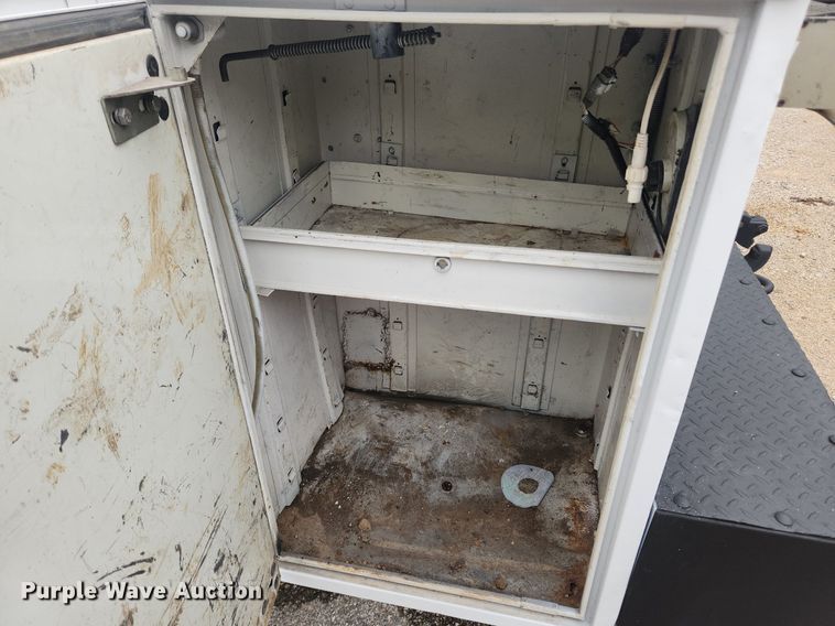 image for item LX9567 2003 Ford F550 Super Duty XL  Crew Cab utility / service truck