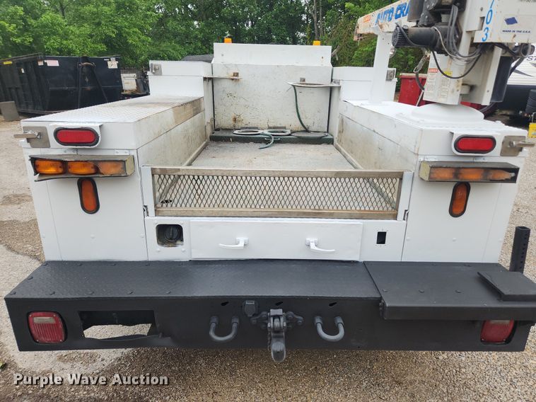 image for item LX9567 2003 Ford F550 Super Duty XL  Crew Cab utility / service truck