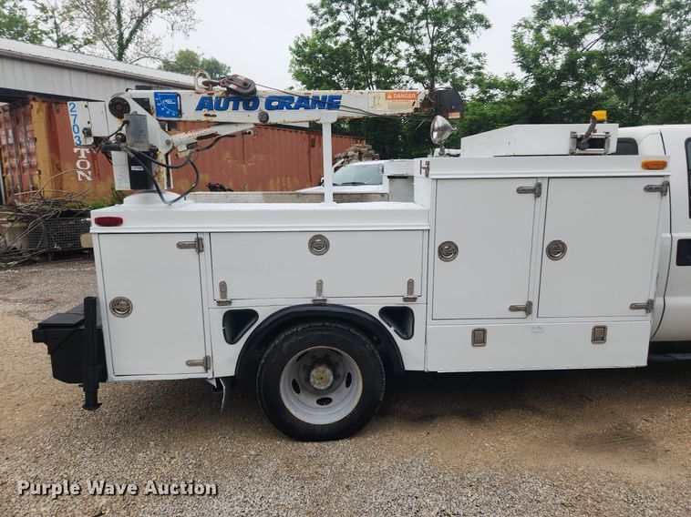 image for item LX9567 2003 Ford F550 Super Duty XL  Crew Cab utility / service truck