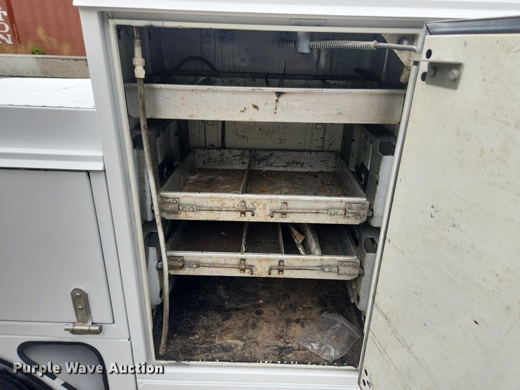 image for item LX9567 2003 Ford F550 Super Duty XL  Crew Cab utility / service truck