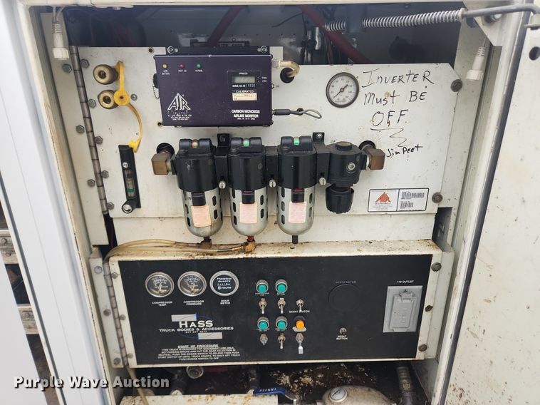 image for item LX9567 2003 Ford F550 Super Duty XL  Crew Cab utility / service truck