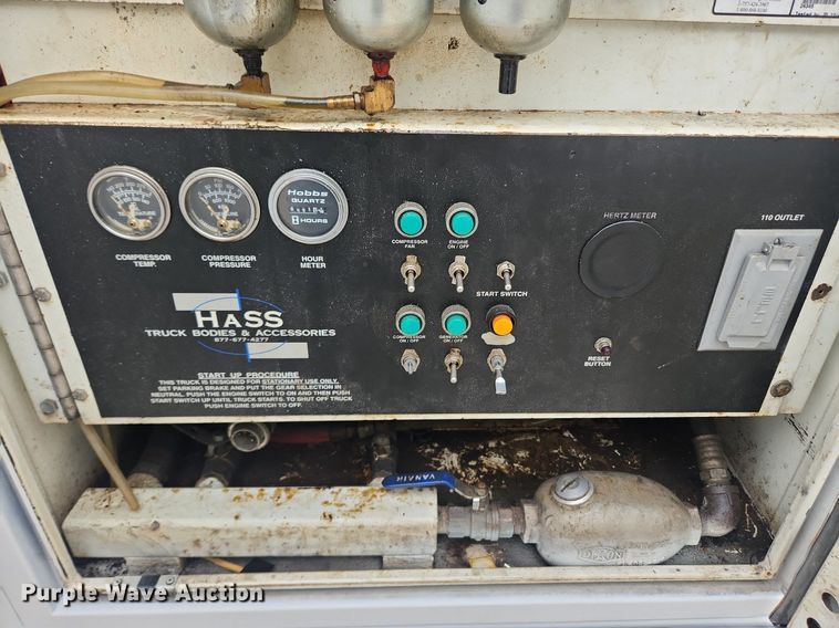 image for item LX9567 2003 Ford F550 Super Duty XL  Crew Cab utility / service truck