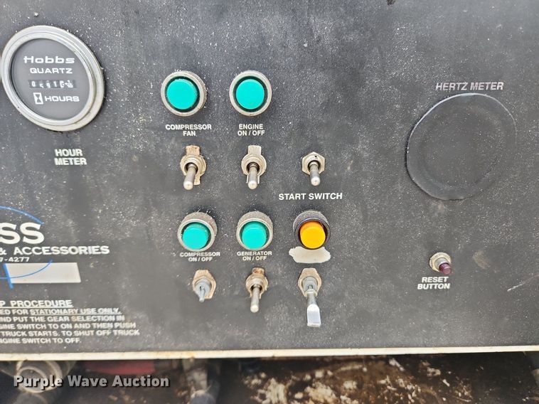 image for item LX9567 2003 Ford F550 Super Duty XL  Crew Cab utility / service truck