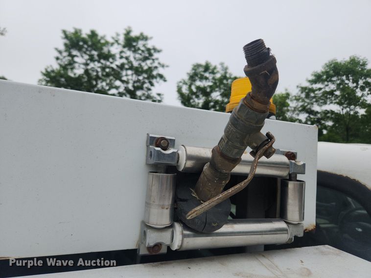 image for item LX9567 2003 Ford F550 Super Duty XL  Crew Cab utility / service truck