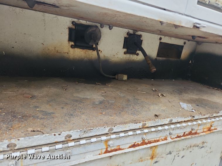 image for item LX9567 2003 Ford F550 Super Duty XL  Crew Cab utility / service truck