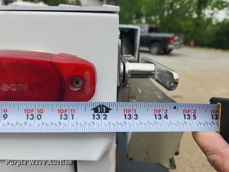 image for item LX9567 2003 Ford F550 Super Duty XL  Crew Cab utility / service truck