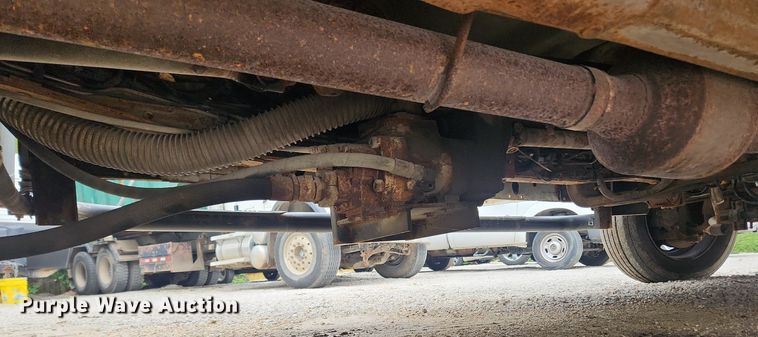 image for item LX9567 2003 Ford F550 Super Duty XL  Crew Cab utility / service truck