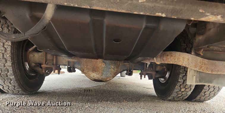 image for item LX9567 2003 Ford F550 Super Duty XL  Crew Cab utility / service truck