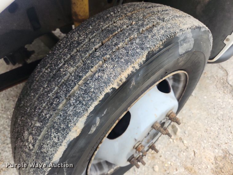 image for item LX9567 2003 Ford F550 Super Duty XL  Crew Cab utility / service truck