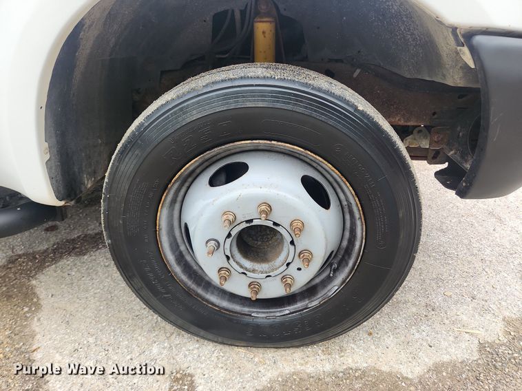 image for item LX9567 2003 Ford F550 Super Duty XL  Crew Cab utility / service truck