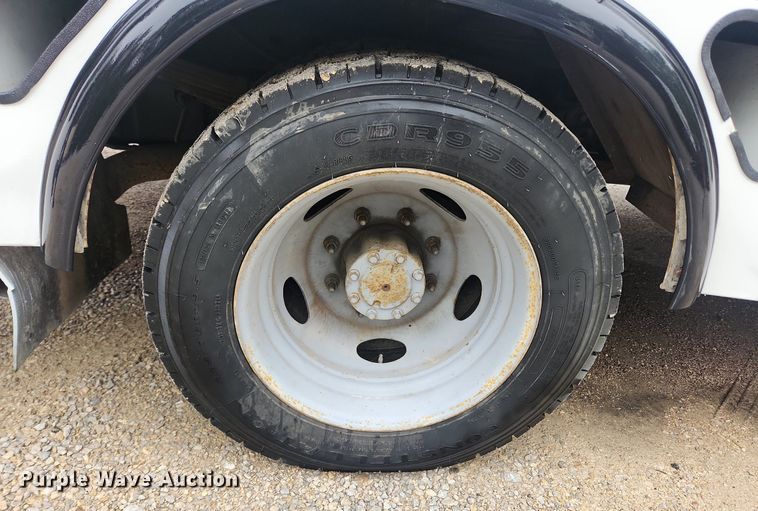 image for item LX9567 2003 Ford F550 Super Duty XL  Crew Cab utility / service truck