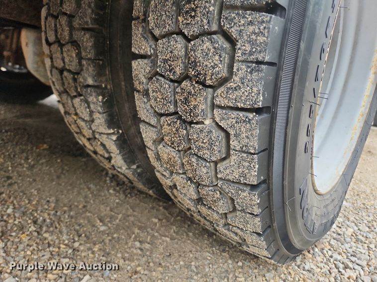 image for item LX9567 2003 Ford F550 Super Duty XL  Crew Cab utility / service truck