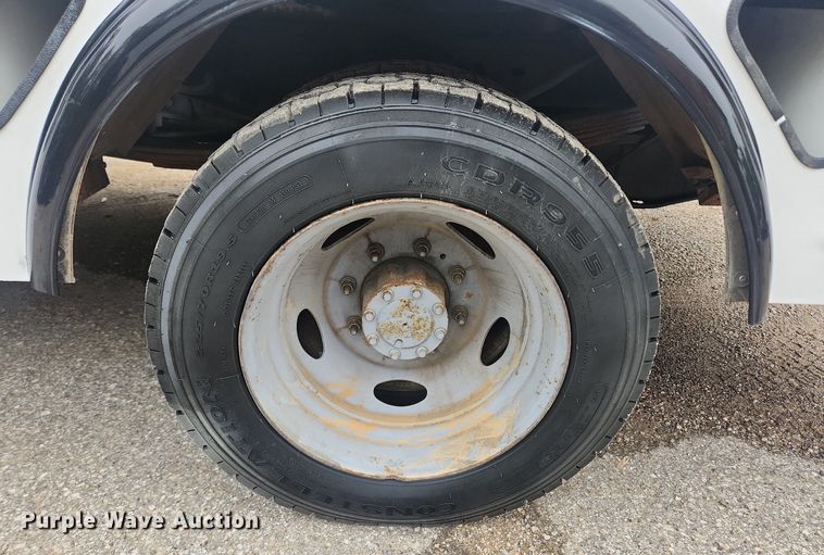 image for item LX9567 2003 Ford F550 Super Duty XL  Crew Cab utility / service truck