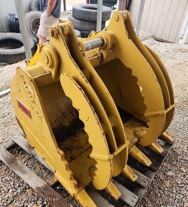 image for item LX9570 Emaq TB-CAT312  excavator grapple bucket