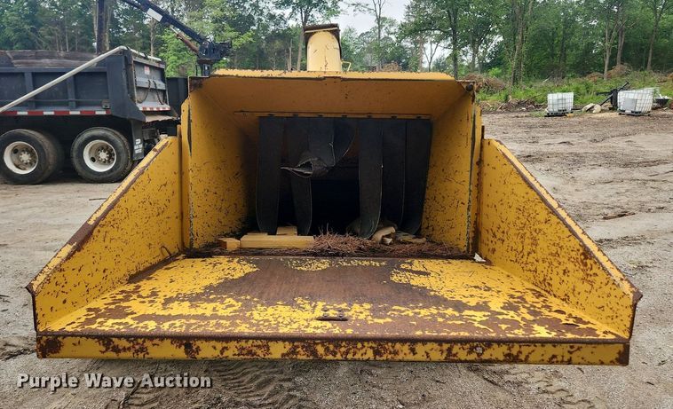 image for item LX9573 Vermeer 1600A  wood chipper