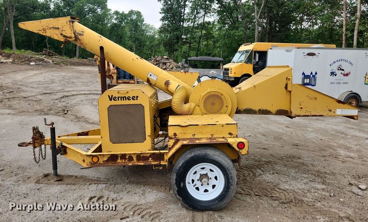 image for item LX9573 Vermeer 1600A  wood chipper