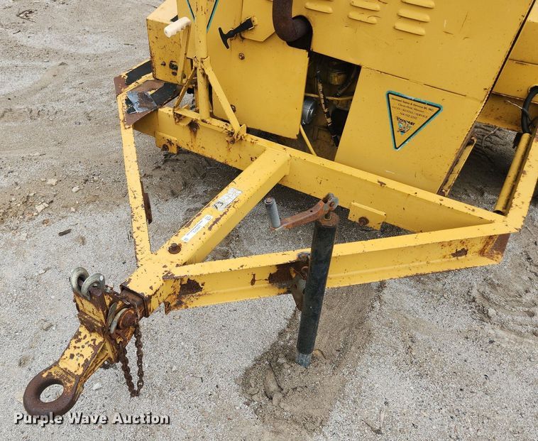 image for item LX9573 Vermeer 1600A  wood chipper