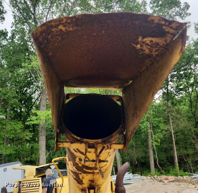 image for item LX9573 Vermeer 1600A  wood chipper