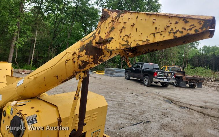 image for item LX9573 Vermeer 1600A  wood chipper