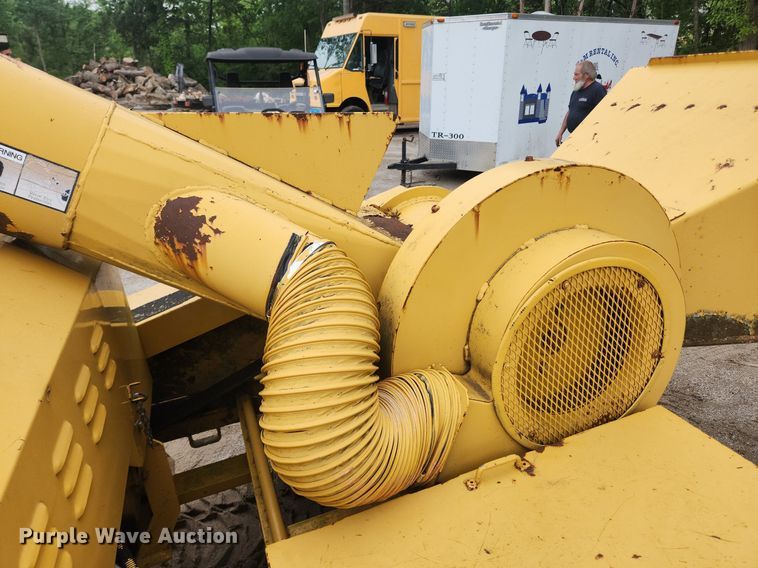 image for item LX9573 Vermeer 1600A  wood chipper