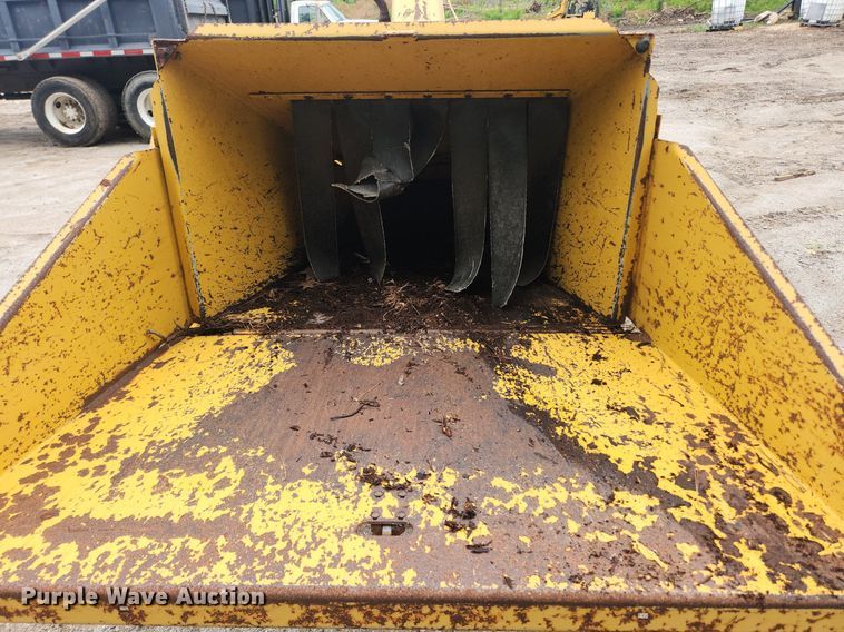 image for item LX9573 Vermeer 1600A  wood chipper