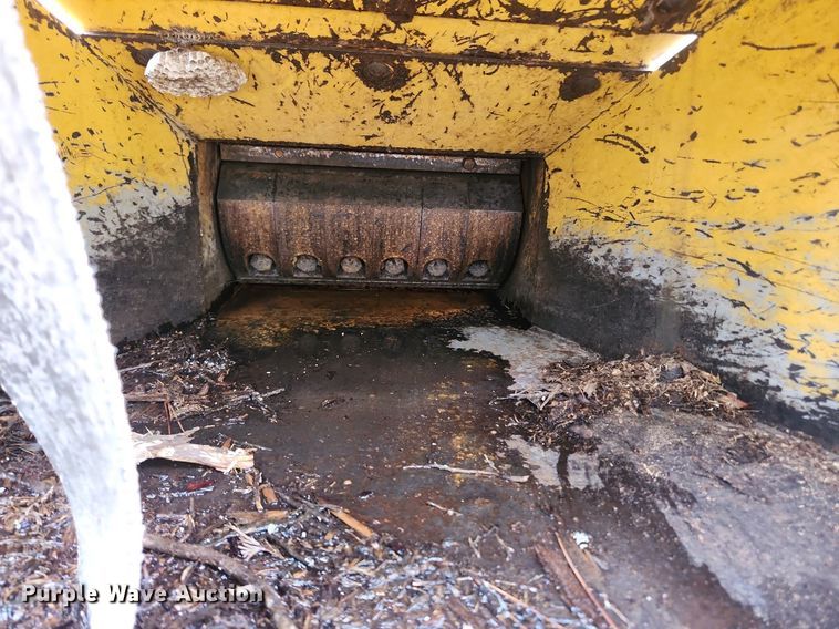 image for item LX9573 Vermeer 1600A  wood chipper